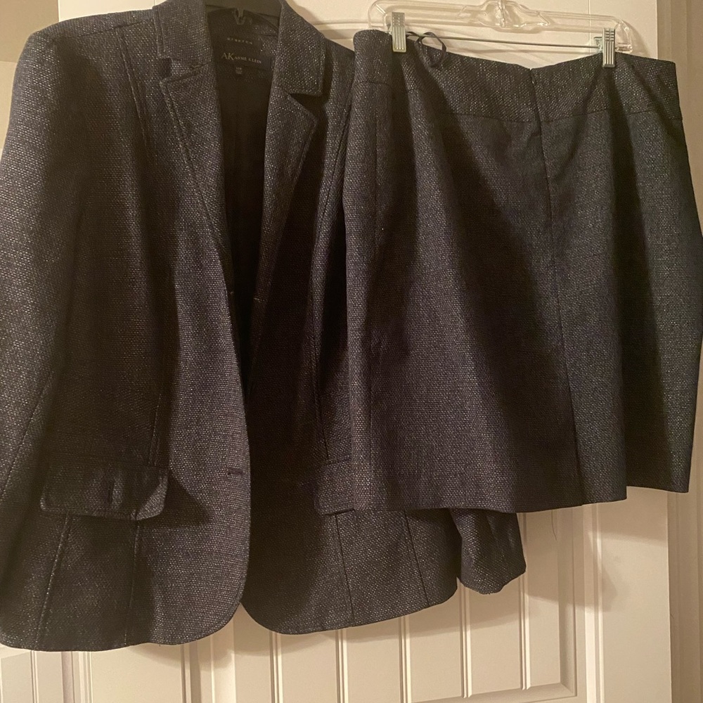 Anne Klein 2piece worn suit